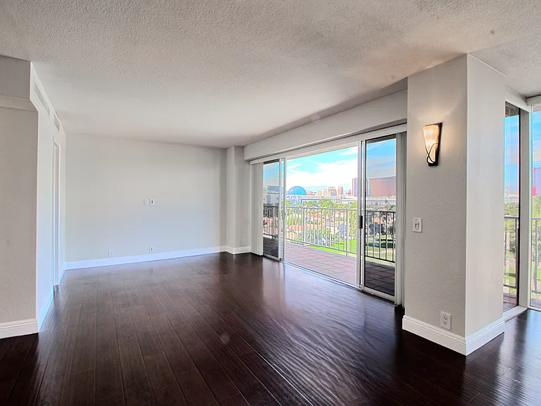 3111 Bel Air Dr #8E — Photo 7