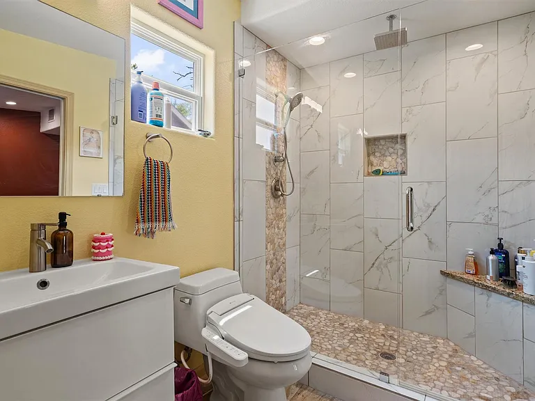 1147 Webberville Rd — Photo 24