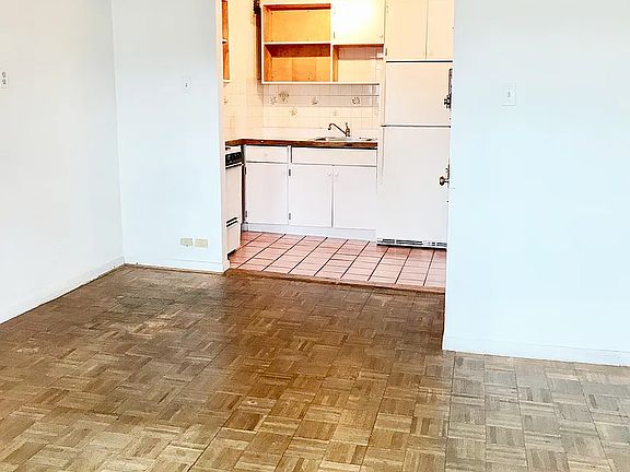 3rd image of 167 Allen St APT 5A