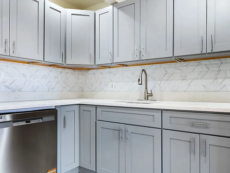 16 Roosevelt Pl #3 — Photo 6