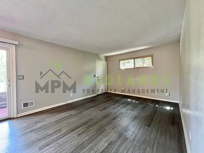 2 bed, 1.0 bath, 900 sqft, $1,600 — Photo 4