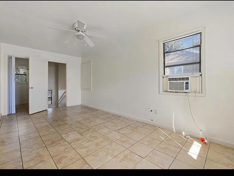 121 N Central Ave — Photo 5