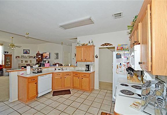 4th image of 2820 Brookcove Dr