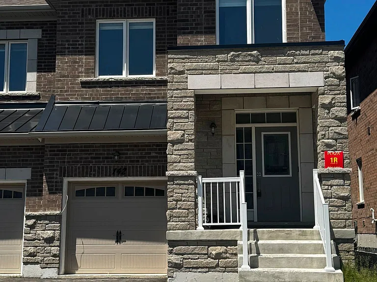 142 Seguin St — Photo 2
