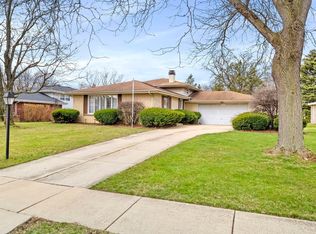 7604 Knottingham Ln, Downers Grove, IL 60516