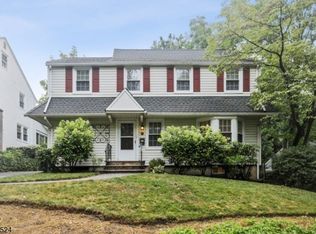 7 Edgewood Ter, Millburn, NJ 07041