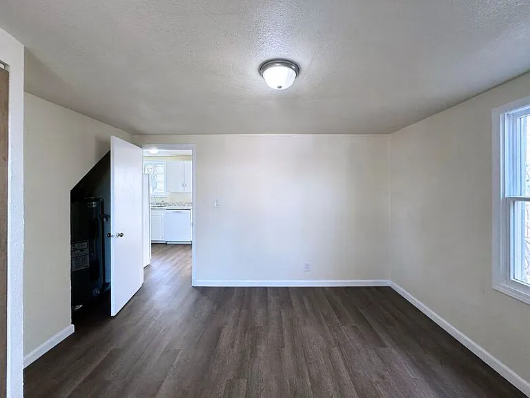 950 Clark St — Photo 21