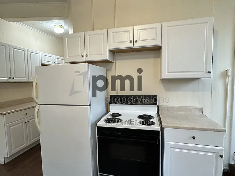 601 1/2 Monroe Ave #14 — Photo 6