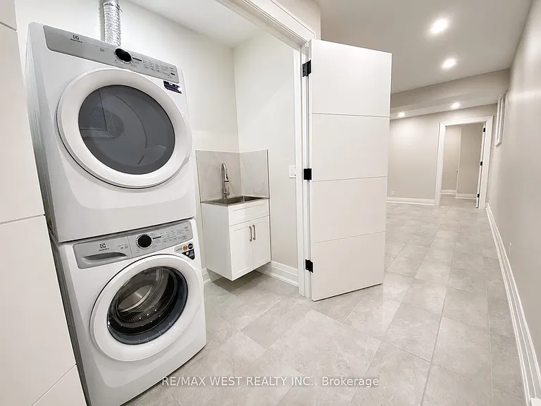58 Aura Lea Blvd #BASEMENT — Photo 5