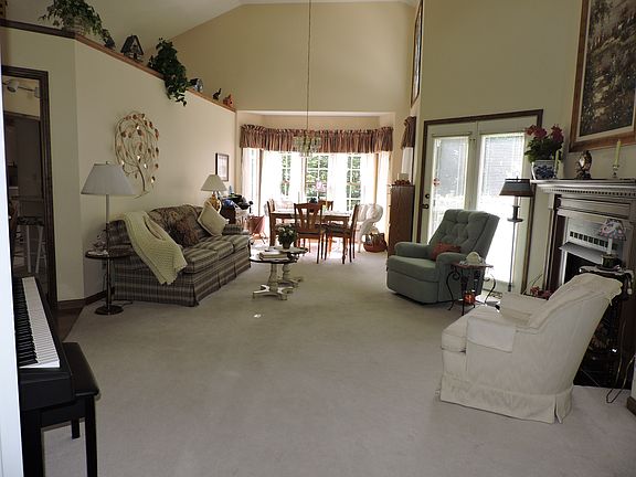 2nd image of 25 Skylark Ln