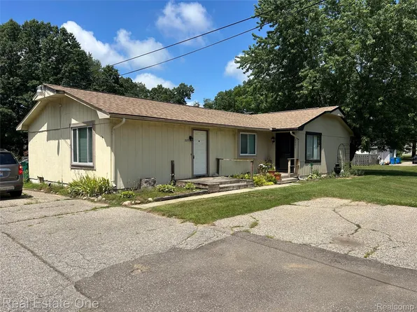2659 Benstein Rd, Walled Lake, MI 48390