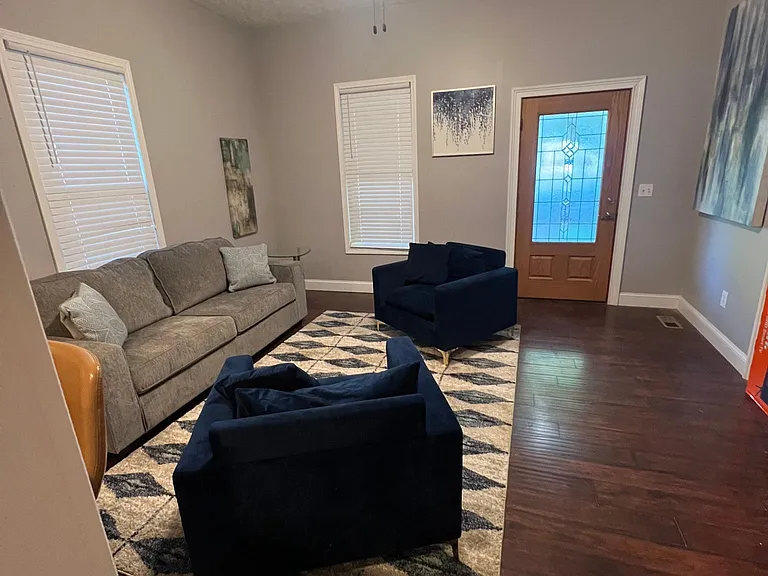 511 Augusta Ave — Photo 10