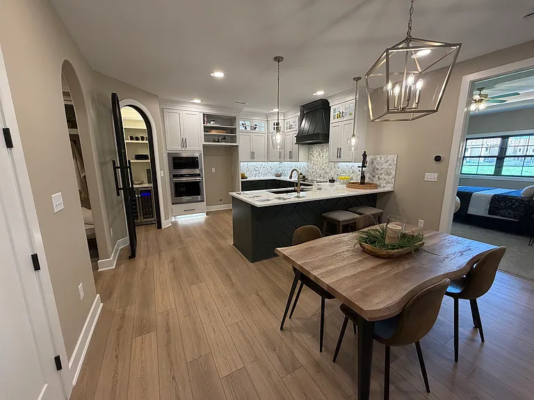 2134 E Beaumont St — Photo 8