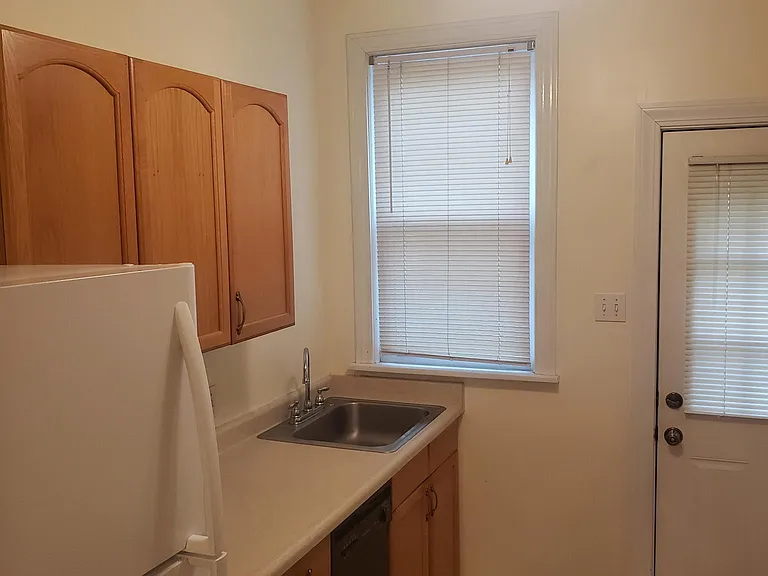 522 Lloyd St — Photo 8
