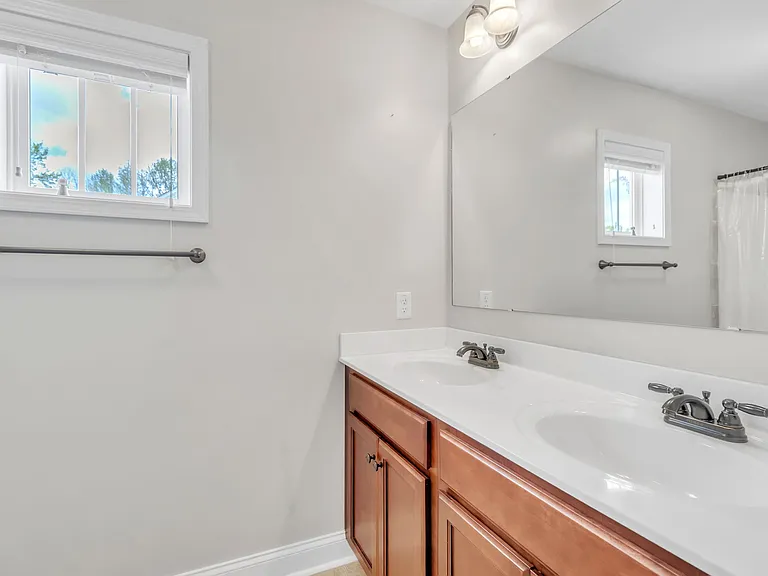 127 Ganton Dr — Photo 28