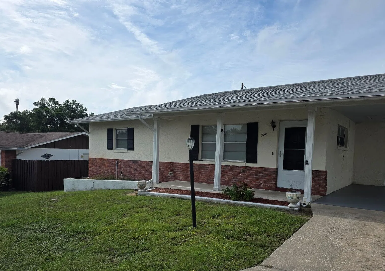 Available Now! Freshened Up & Ready For Move-In! — Photo 2