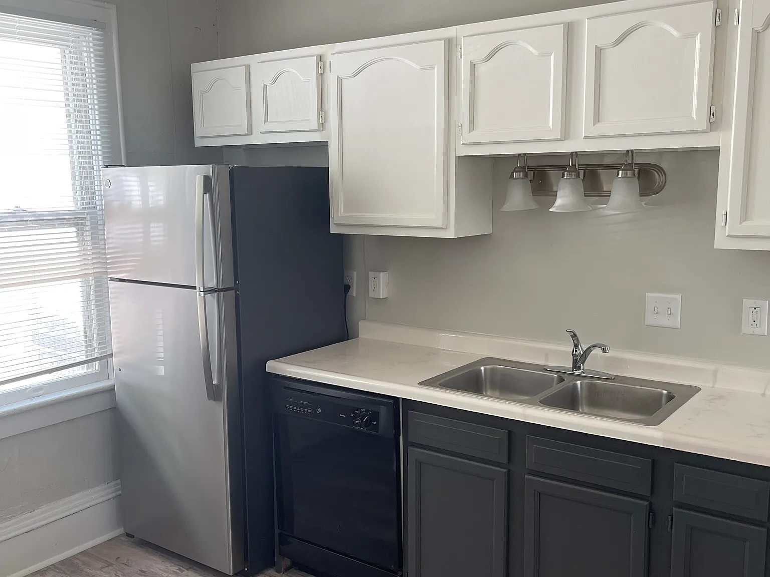 5 bed, 1748 sqft, $3,975 — Photo 2