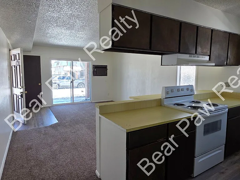 2525 Pattison Ave — Photo 3