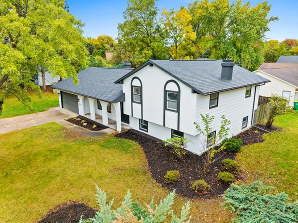2437 Deer Trl, Green Bay, WI 54302