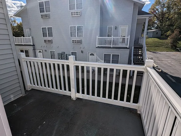 316 E Davis St #D — Photo 5