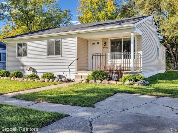37451 Carpathia Blvd, Sterling Heights, MI 48310