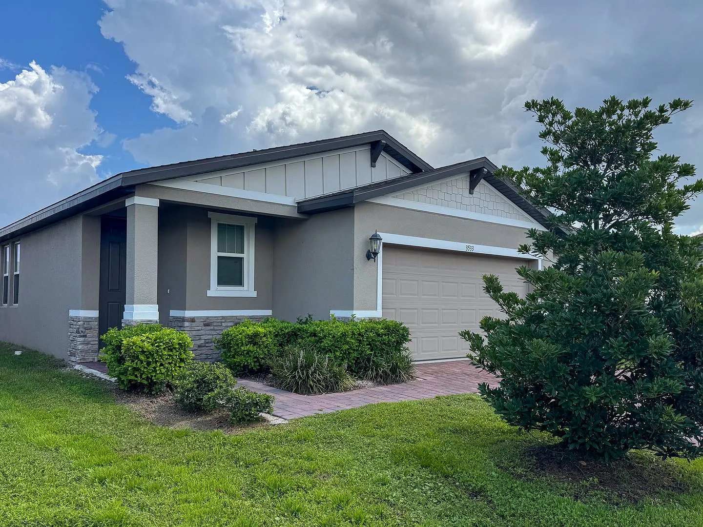 3 Bedroom 2 Bath with Double Car Garage in Poinciana! — Photo 3