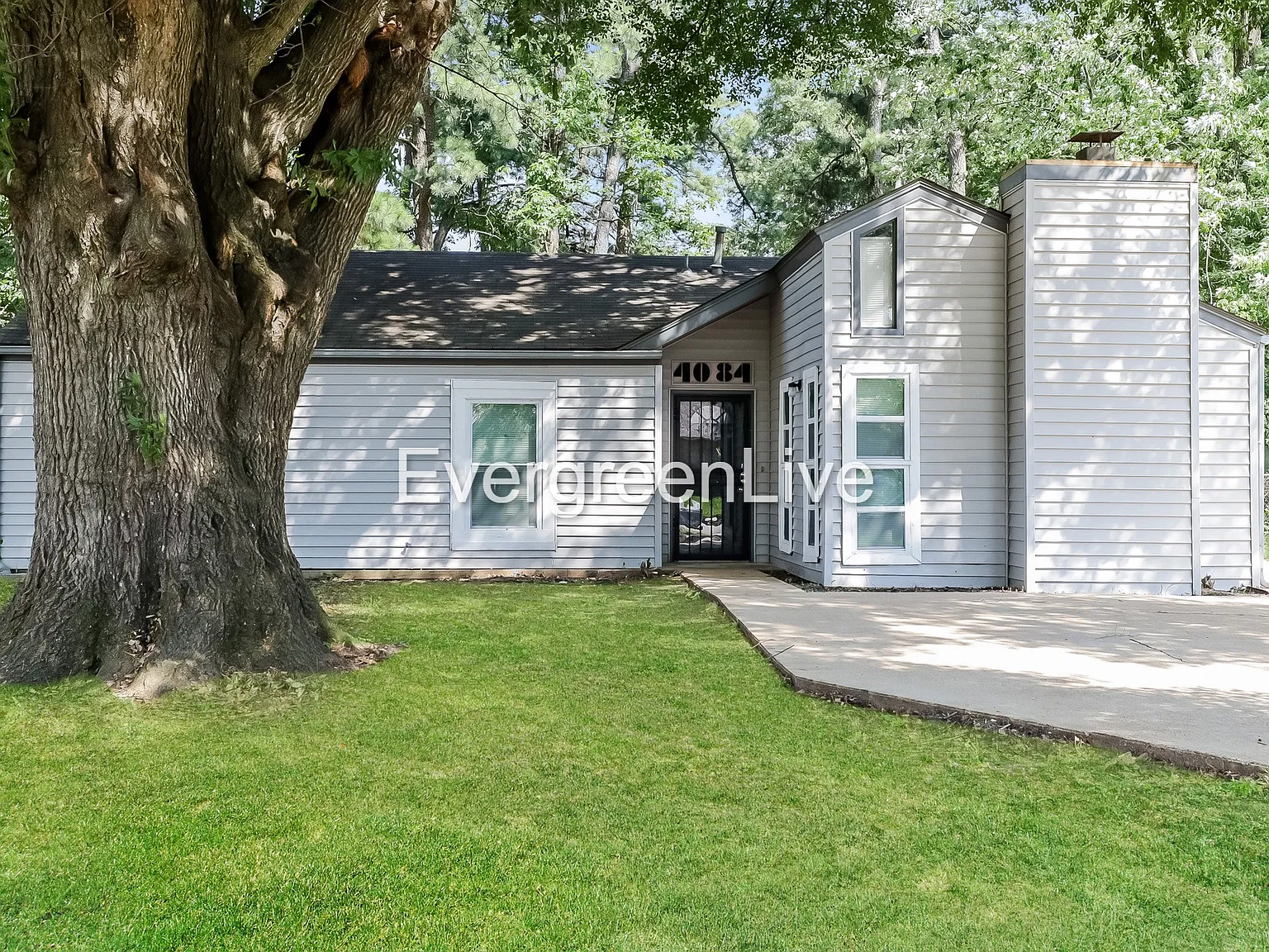 3 bed, 2.0 bath, 1250 sqft, $1,295 — Photo 1