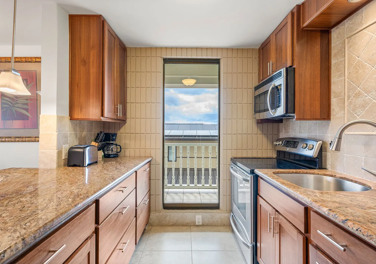 Lahaina Shores Fully Furnished One Bedroom — Photo 4