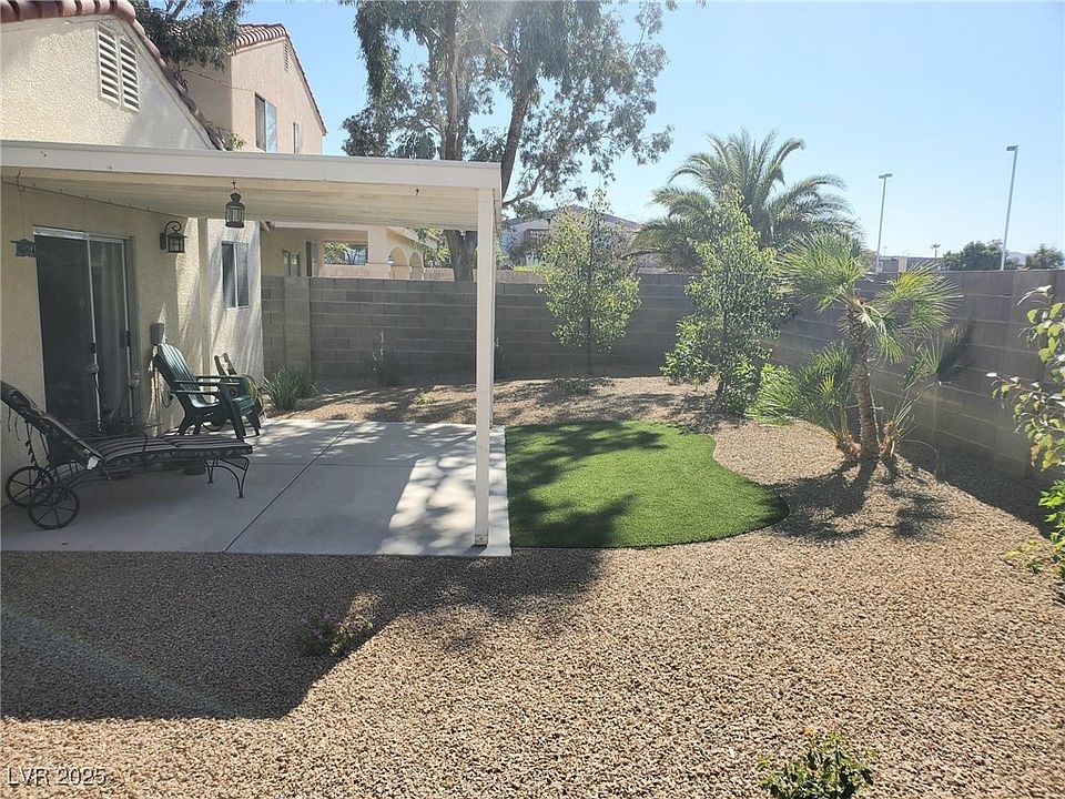 2nd image of 9489 Santa Fe Rose St