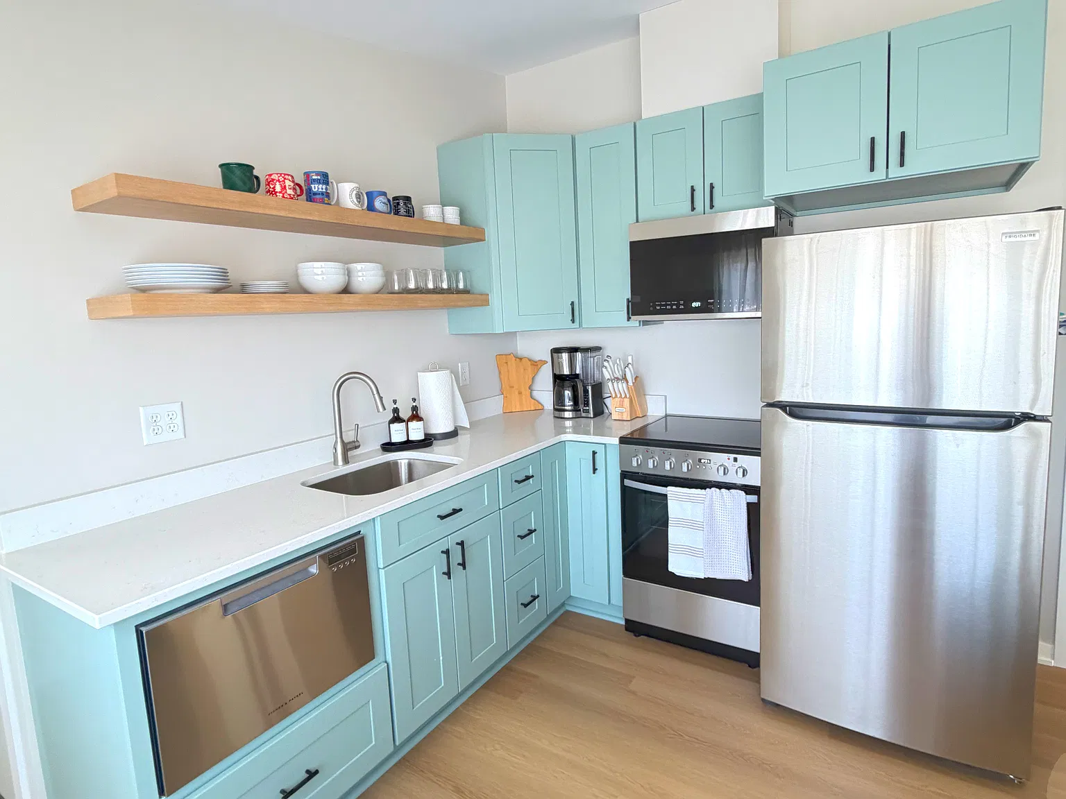2 bed, 672 sqft, $1,950 — Photo 1