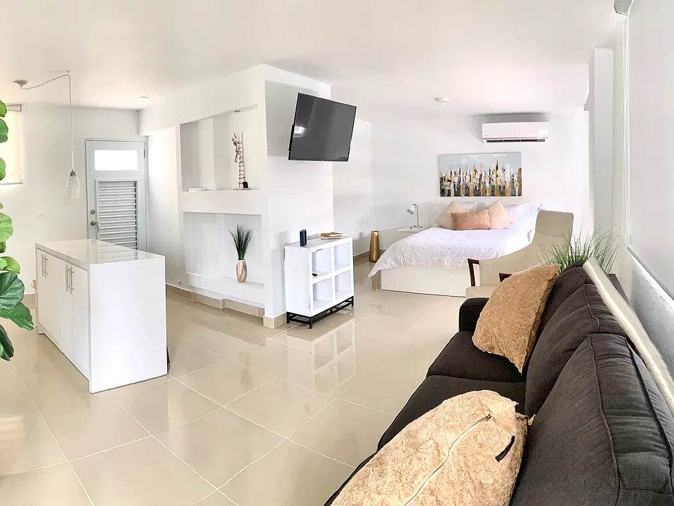 1559 Lopez Landron #402