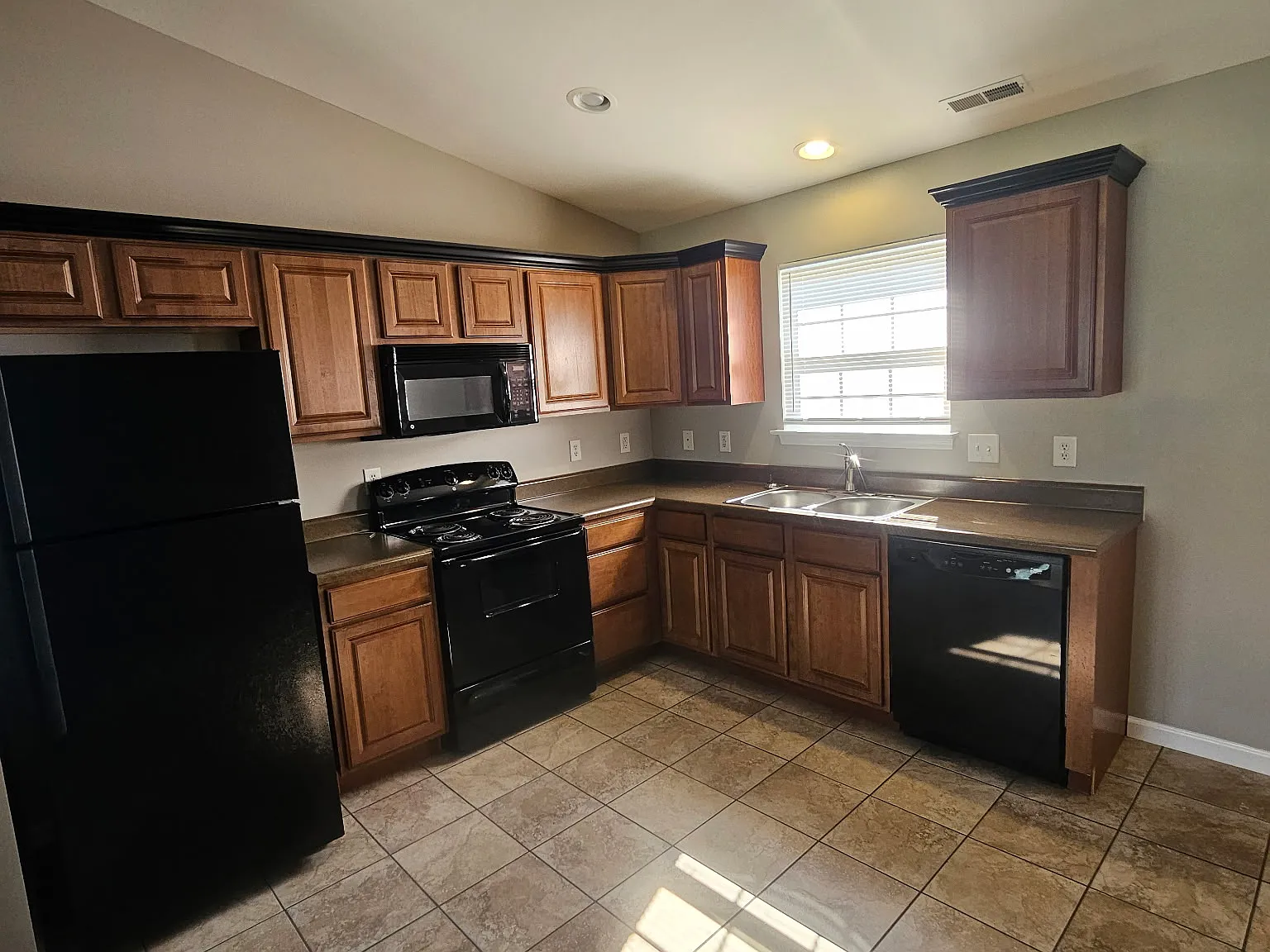 2 bed, 800 sqft, $950 — Photo 2