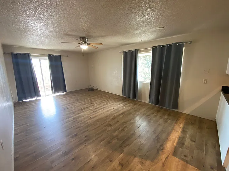 919-923 Alvarado Dr SE — Photo 6