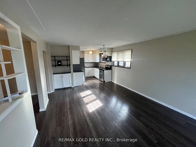 979 Wellington St — Photo 8