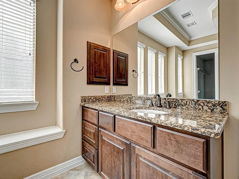 2914 Cotswold Ln — Photo 20
