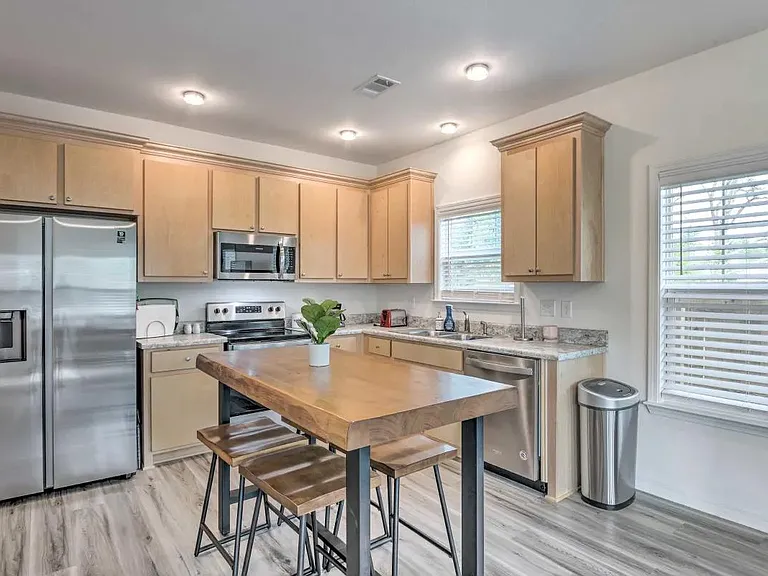 1107 N H St — Photo 9