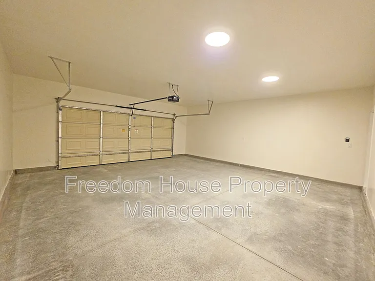 1701 Sycamore Ave #A — Photo 34