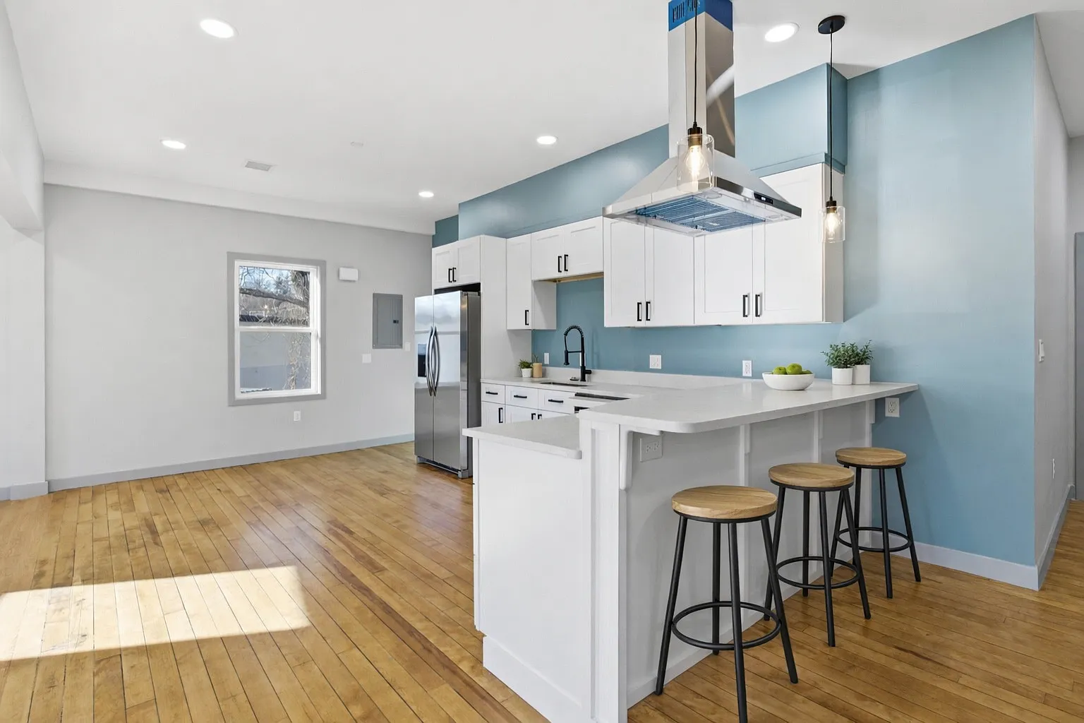 2 bed, 1355 sqft, $2,700 — Photo 3