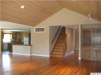 3rd image of 131 Hampton Dr