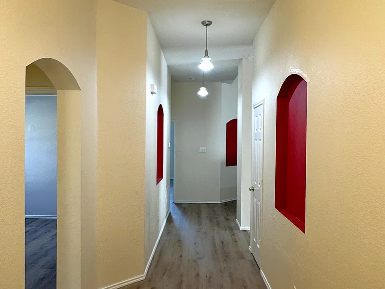 5301 Comanche Wells Dr — Photo 3