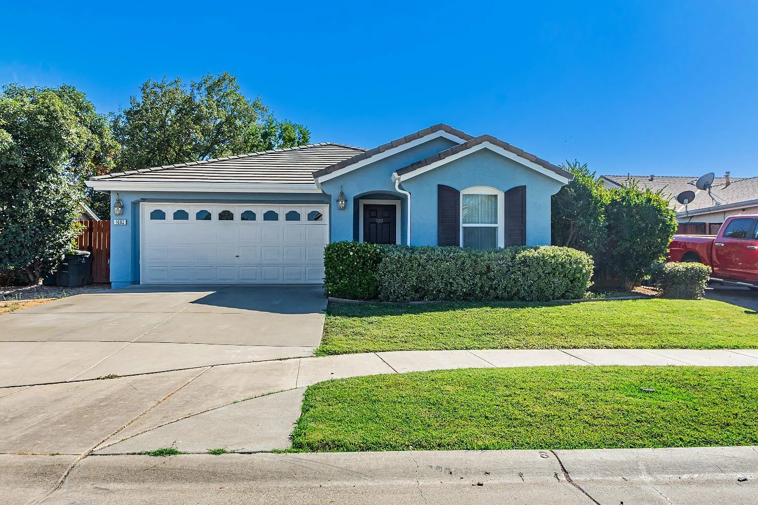 1682 Brookglen Dr photo 1
