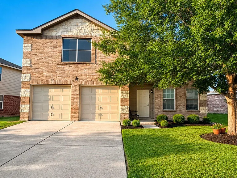 8440 Shallow Creek Dr — Photo 1