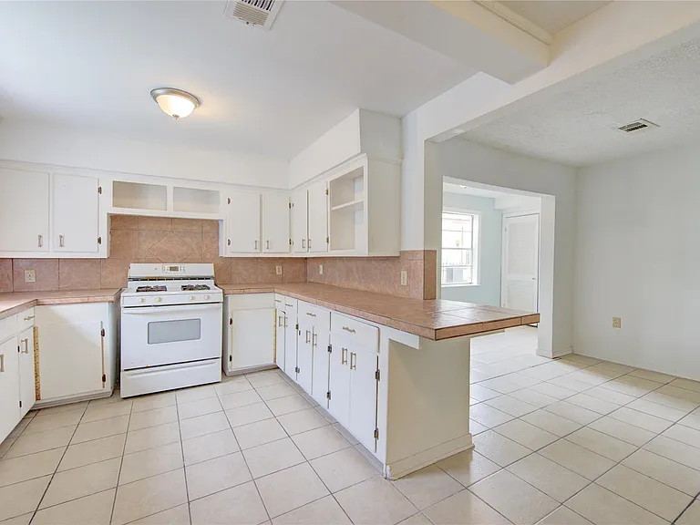 10717 Pillot St — Photo 7