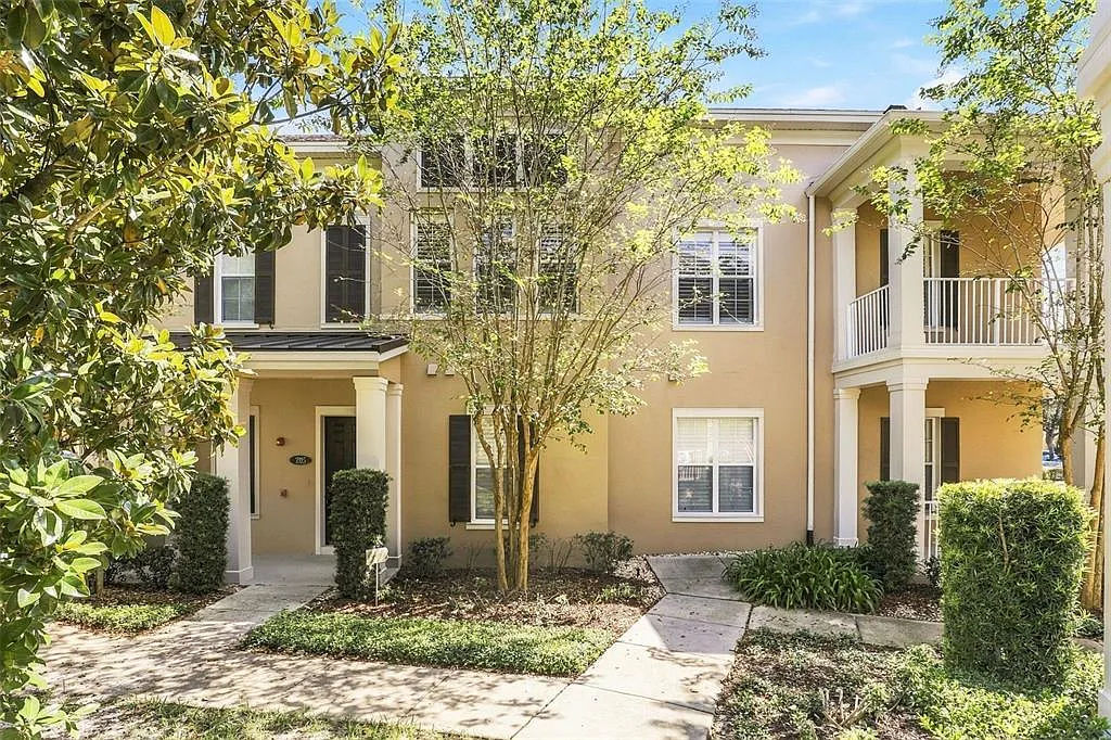 3 bed, 2.0 bath, 1801 sqft, $4,000 — Photo 2