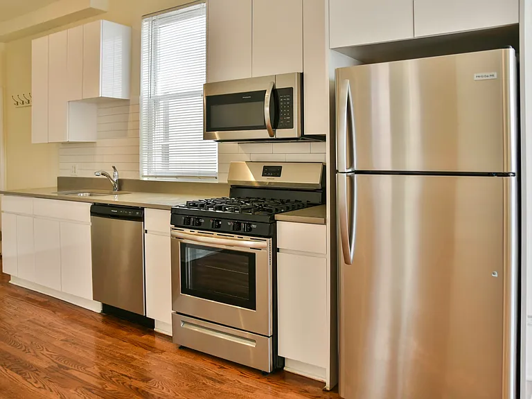 2438 N Ashland Ave #2R — Photo 3