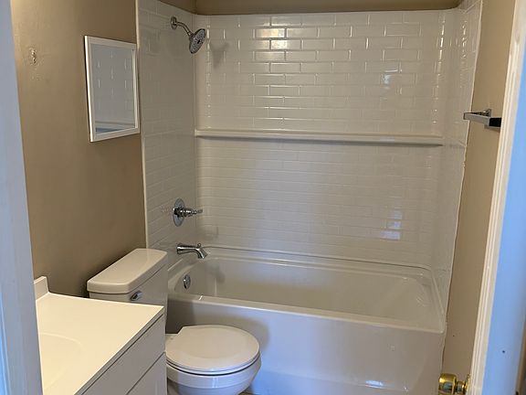 4th image of 1600 Park Cir APT 502