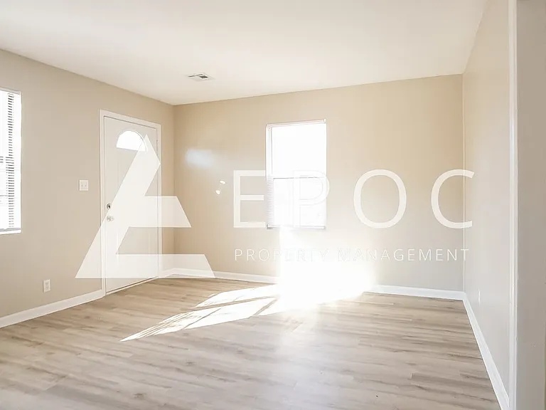 2309 N Xanthus Ave — Photo 4