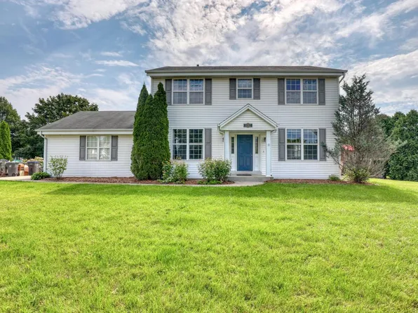 1192 Turnberry DRIVE, Pewaukee, WI 53072
