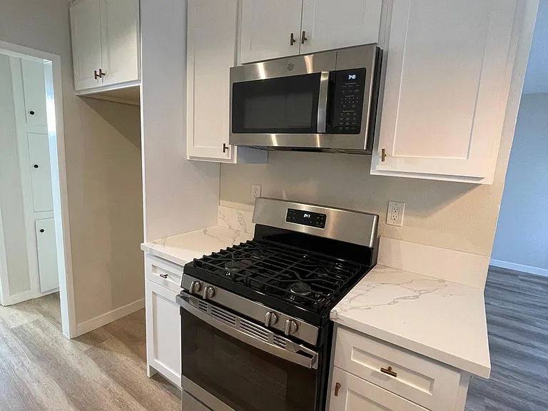 861 N Washington Pl #8 — Photo 2