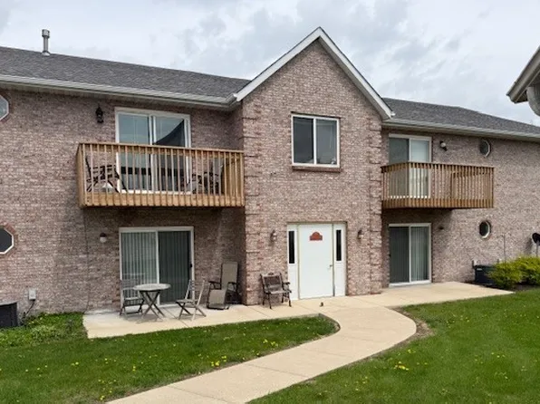5704 Andrews Dr APT 3, Roscoe, IL 61073